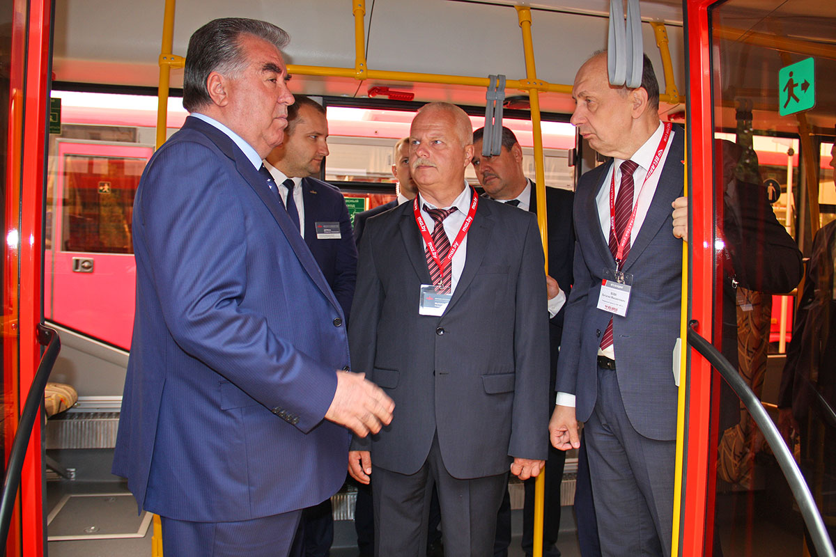 Техника МАЗ представлена Президенту Таджикистана