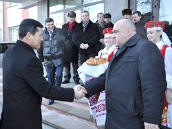 Гостей из Туркменистана встречали на МАЗе