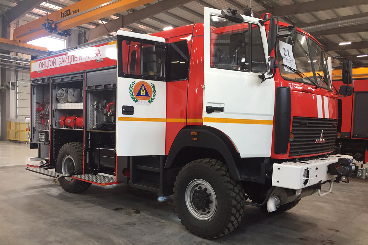 Пожарные автоцистерны на базе шасси МАЗ отправились в Улан-Батор