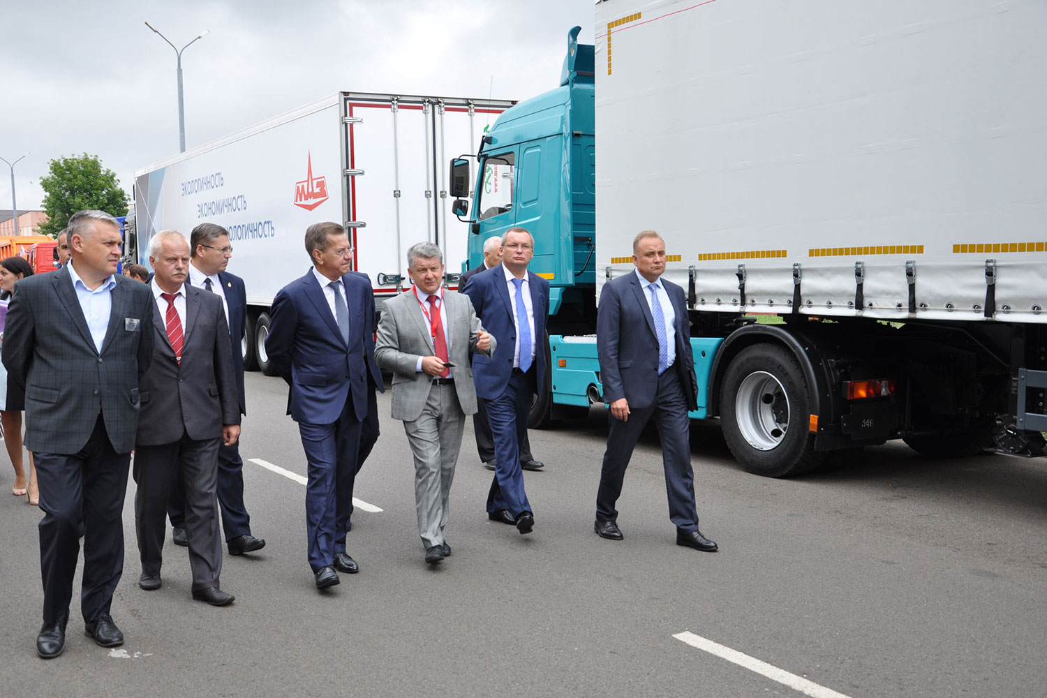 МАЗ посетила делегация во главе с губернатором Астраханской области